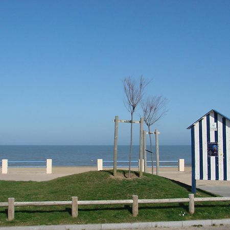 Hotel Chez-Marion Merville-Franceville-Plage Exterior foto