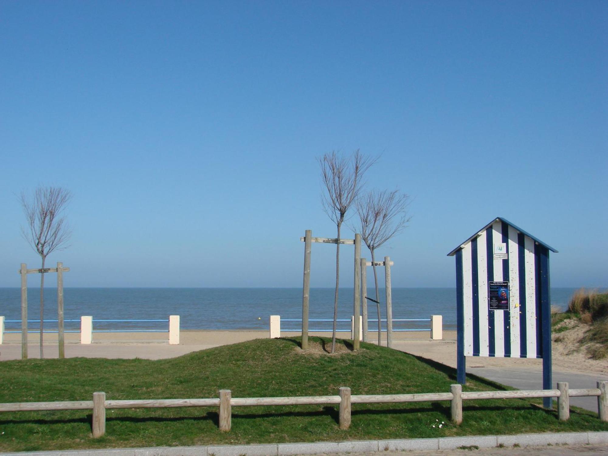 Hotel Chez-Marion Merville-Franceville-Plage Exterior foto